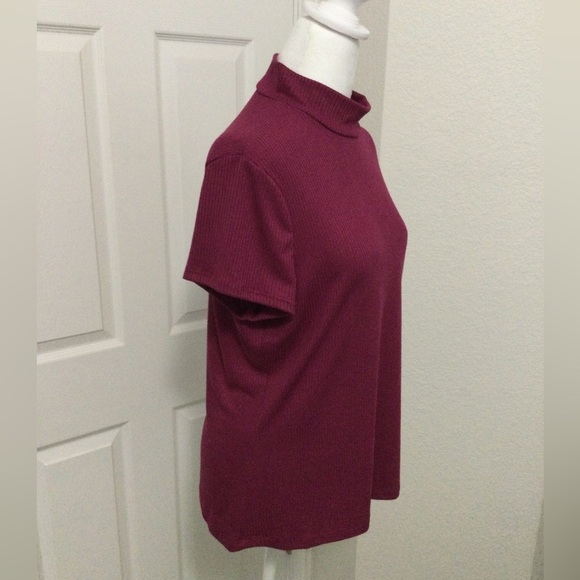 Express Ribbed Mock Neck Short Sleeve Tee Magenta Size L - Picture 2 of 10